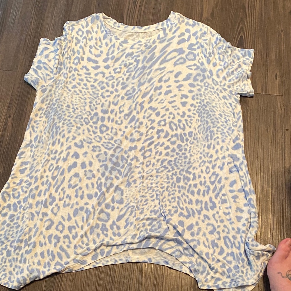New Directions Blue and White Leopard Print Short Sleeve Tee